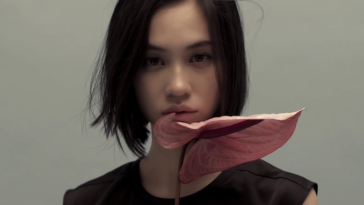 水原希子が着こなすEMODA 最新カタログ