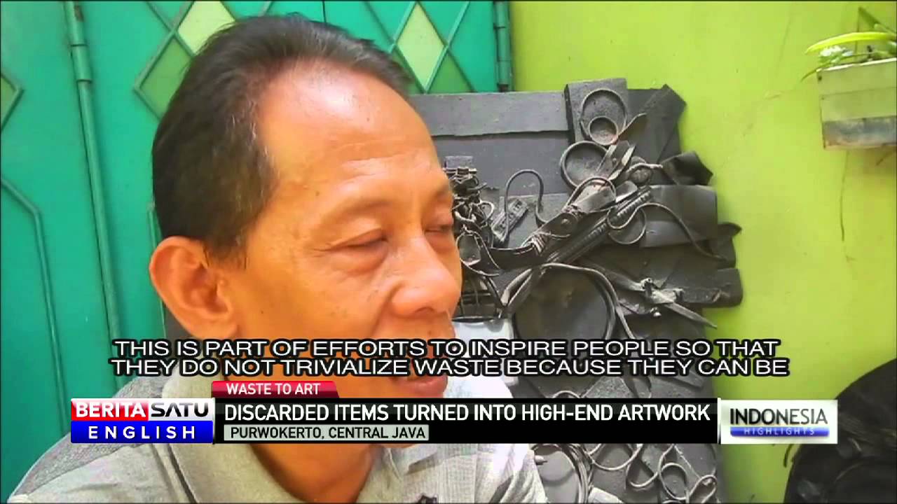 Indonesian Art Teacher Turns Garbage Into Creative Collages