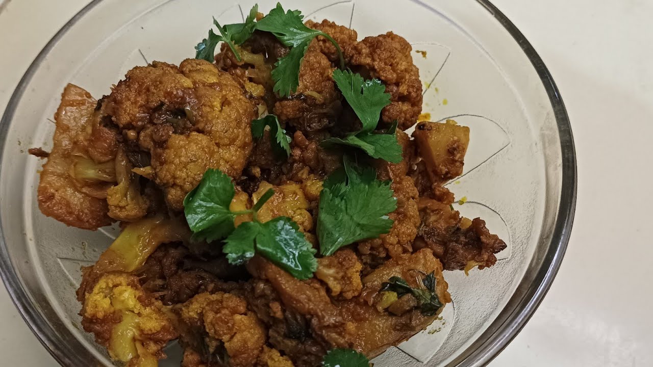 आलू, गोभी की स्वादिष्ट सब्ज़ी यामिनी की किचन में।