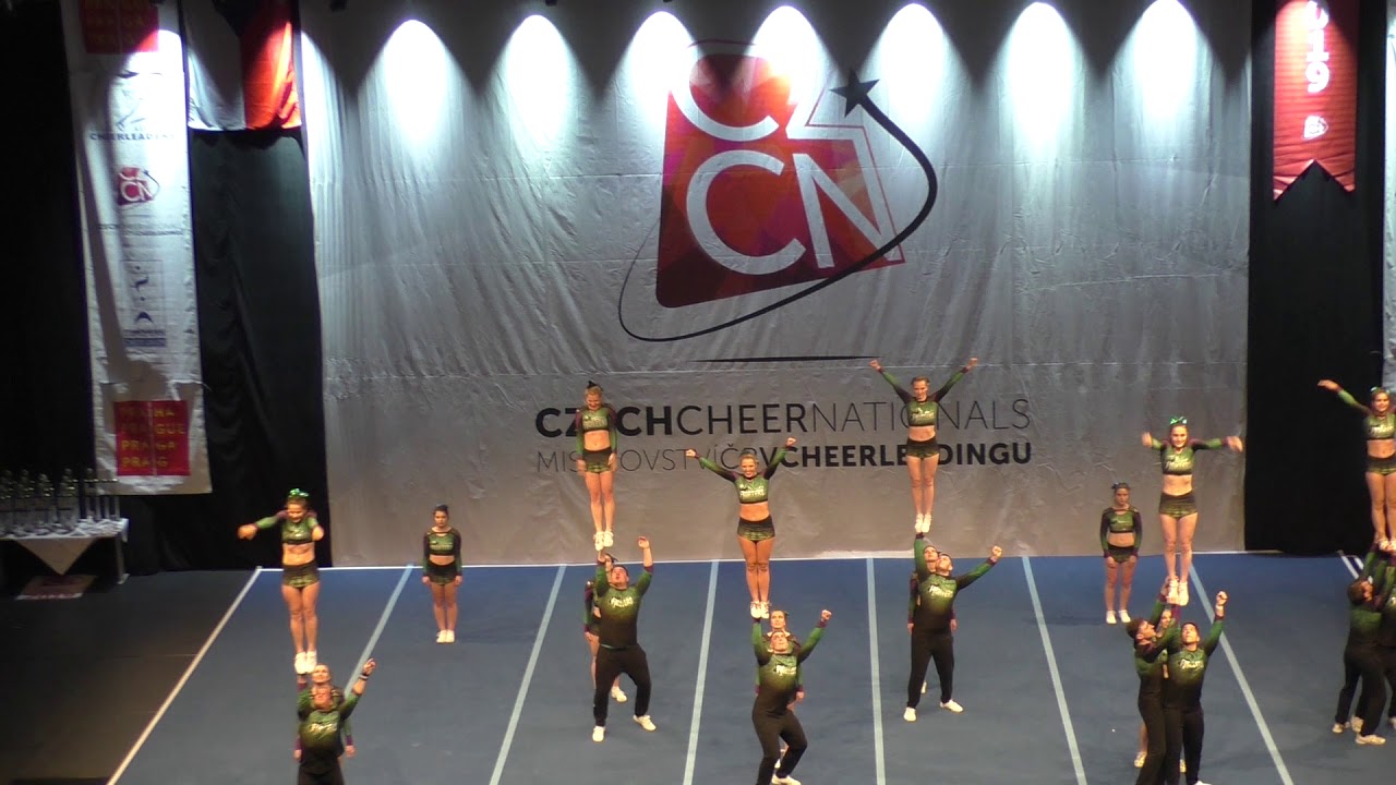 Team Cheer Senior Coed Elite Fighters cheerleaders Team Smash at CZCN 2019 [Sebi edition]
