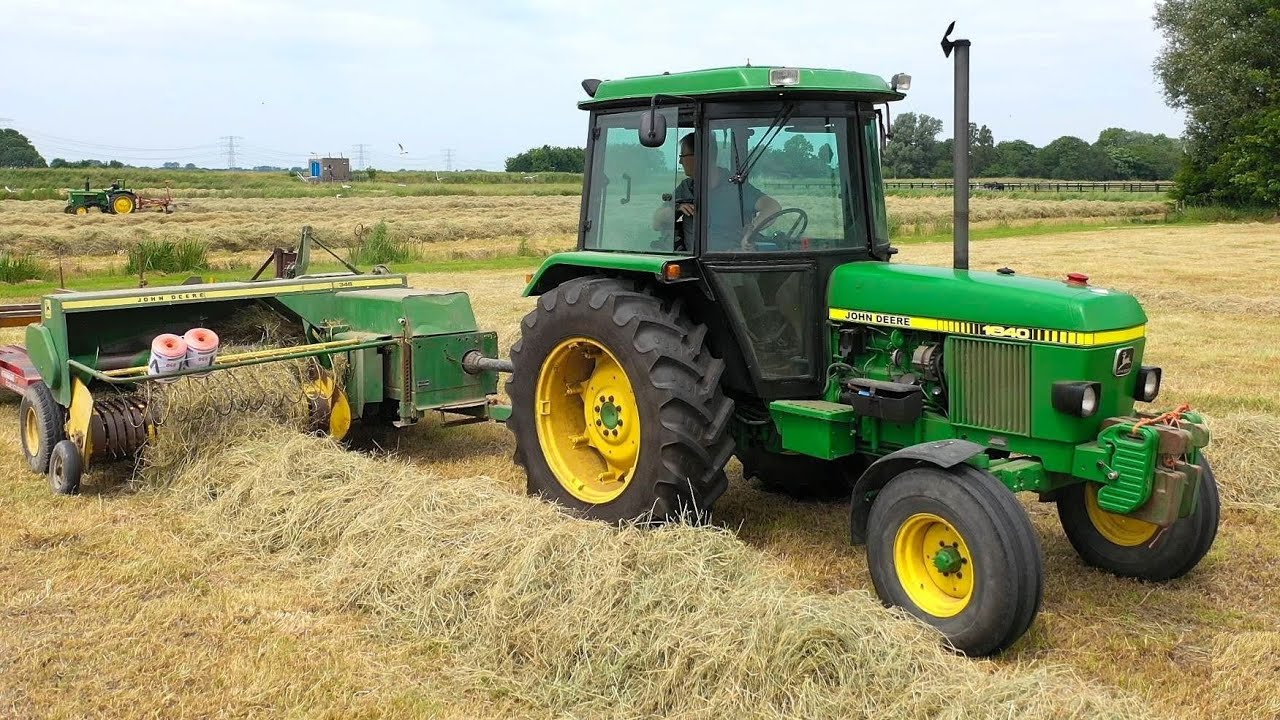 Hooi persen met John Deere 346 + JD 1640. Jan Hofman Appingedam.