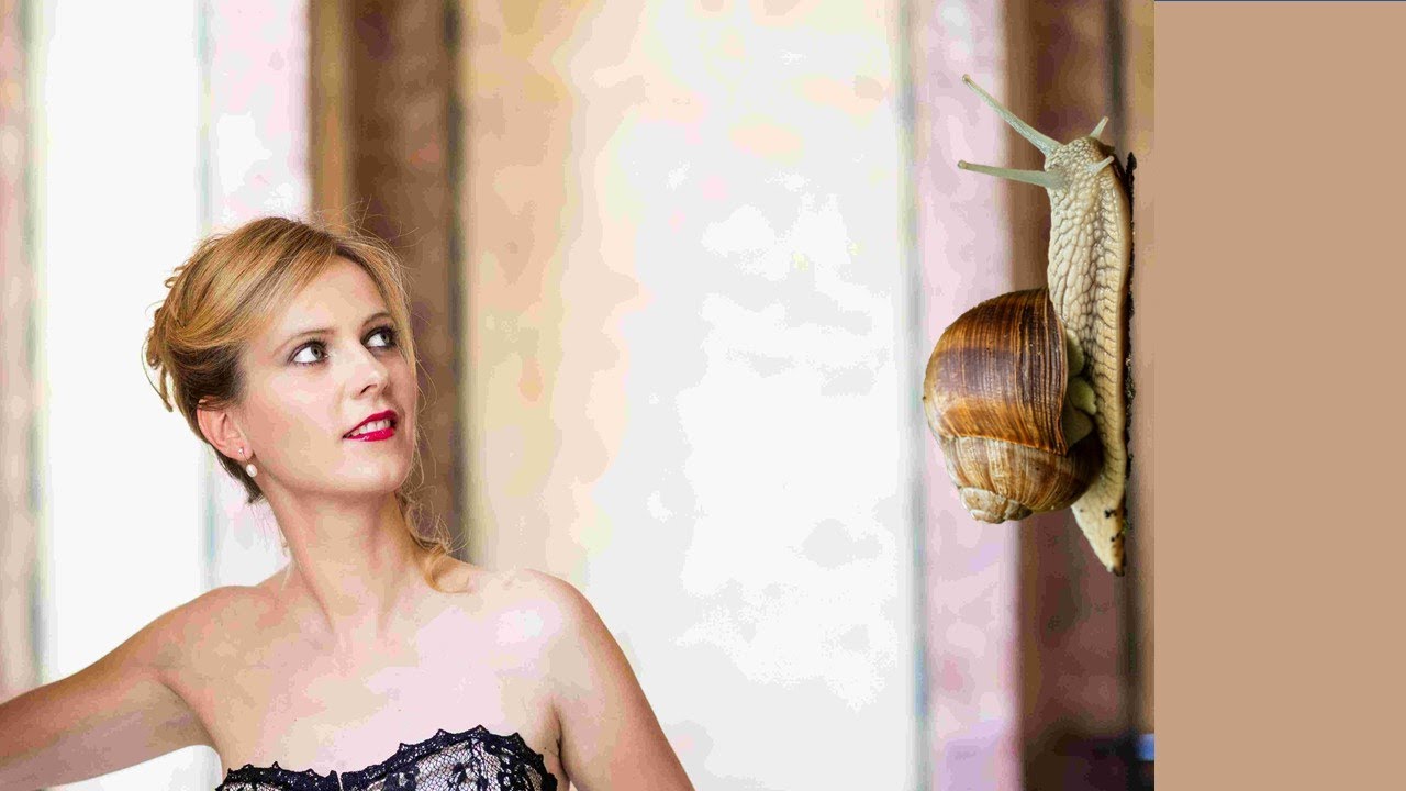 Rado Simoniti: POLŽ / THE SNAIL / Petra Vrh Vrezec / Jelena Boljubaš