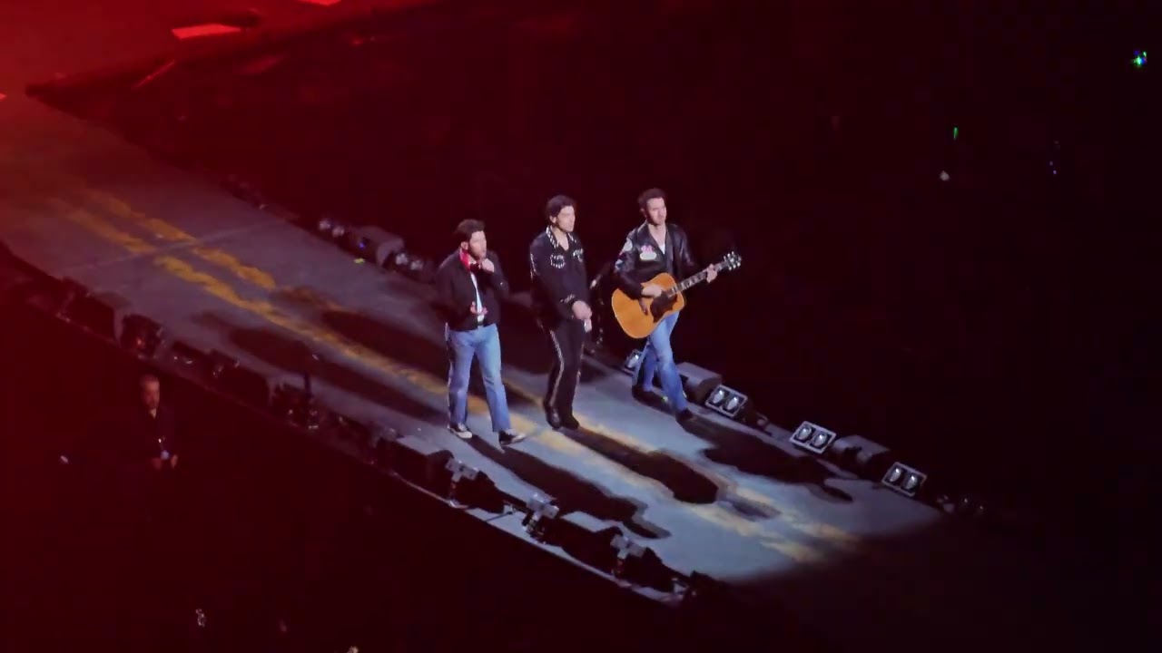 Coming Home This Christmas  - Jonas Brothers - Greetings from Your Hometown Tour