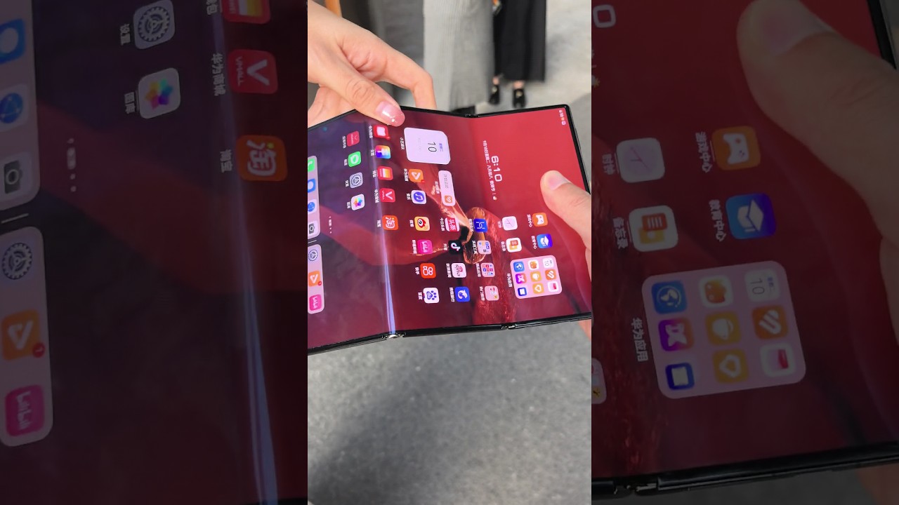 Huawei Mate XT double folding phone 🤯