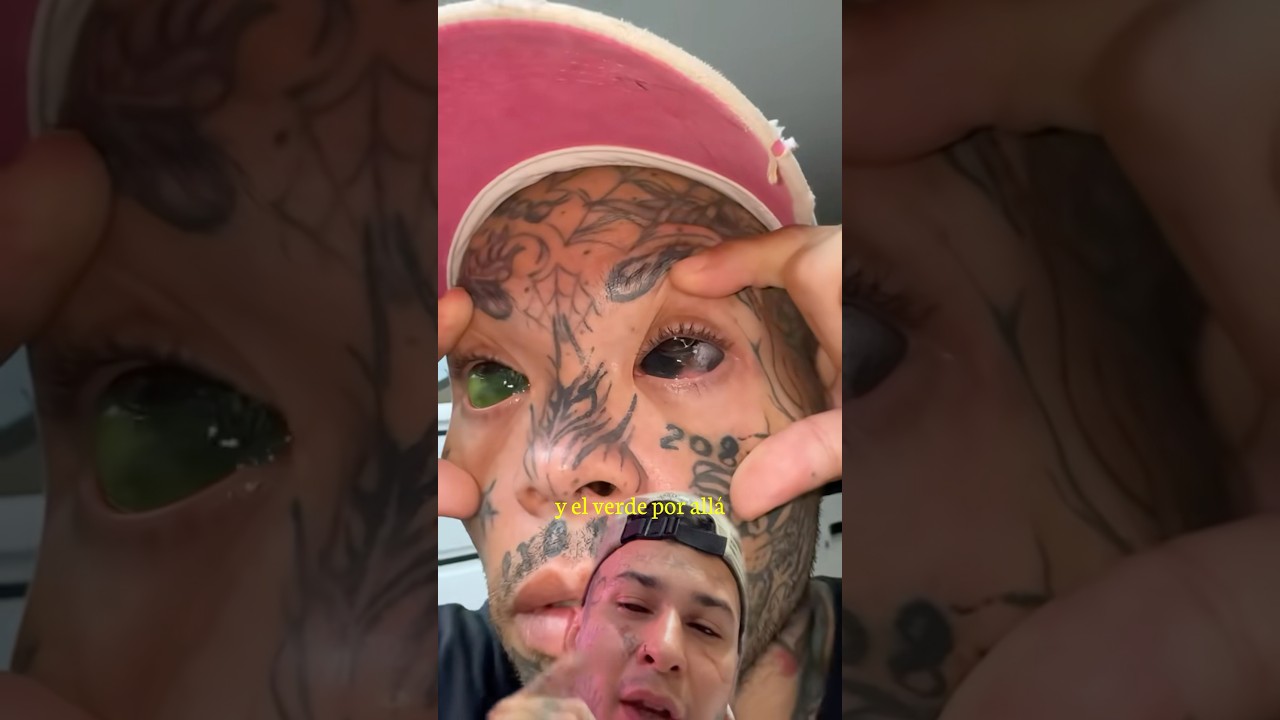 Tatuajes de ojos en colores: rosa y verde encima del negro 😮&zwj;💨