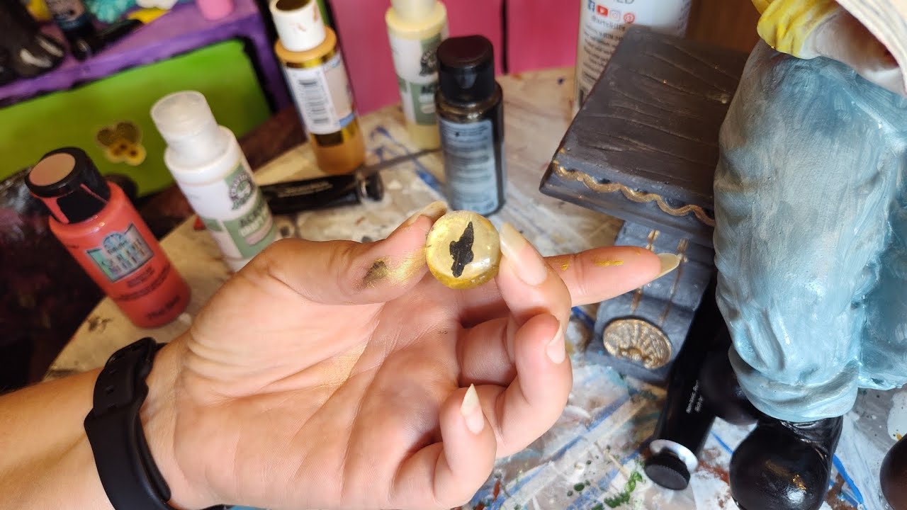 let's paint some frog eyes!