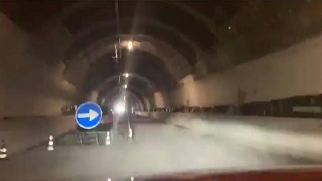 Primer automóvil cruza el nuevo puente de Génova | AFP