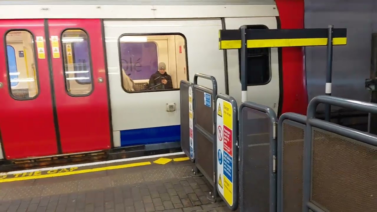 Hammersmith Broadway ( Piccadilly & District lines )  Part 1