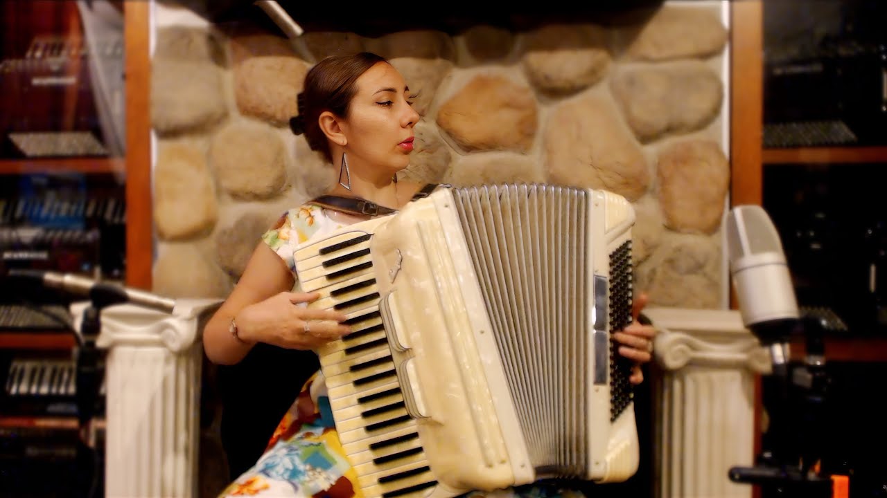 6416 - Cream Pancordion Crucianelli Piano Accordion LMH 41 120 $799