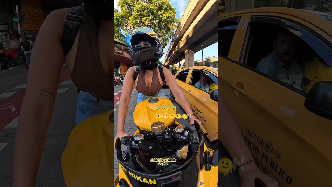 stealing looks in the city 🥹😏 #bikevlog #motogirl #bikergirl #bikegirl #ridefree #ridelife #fypシ