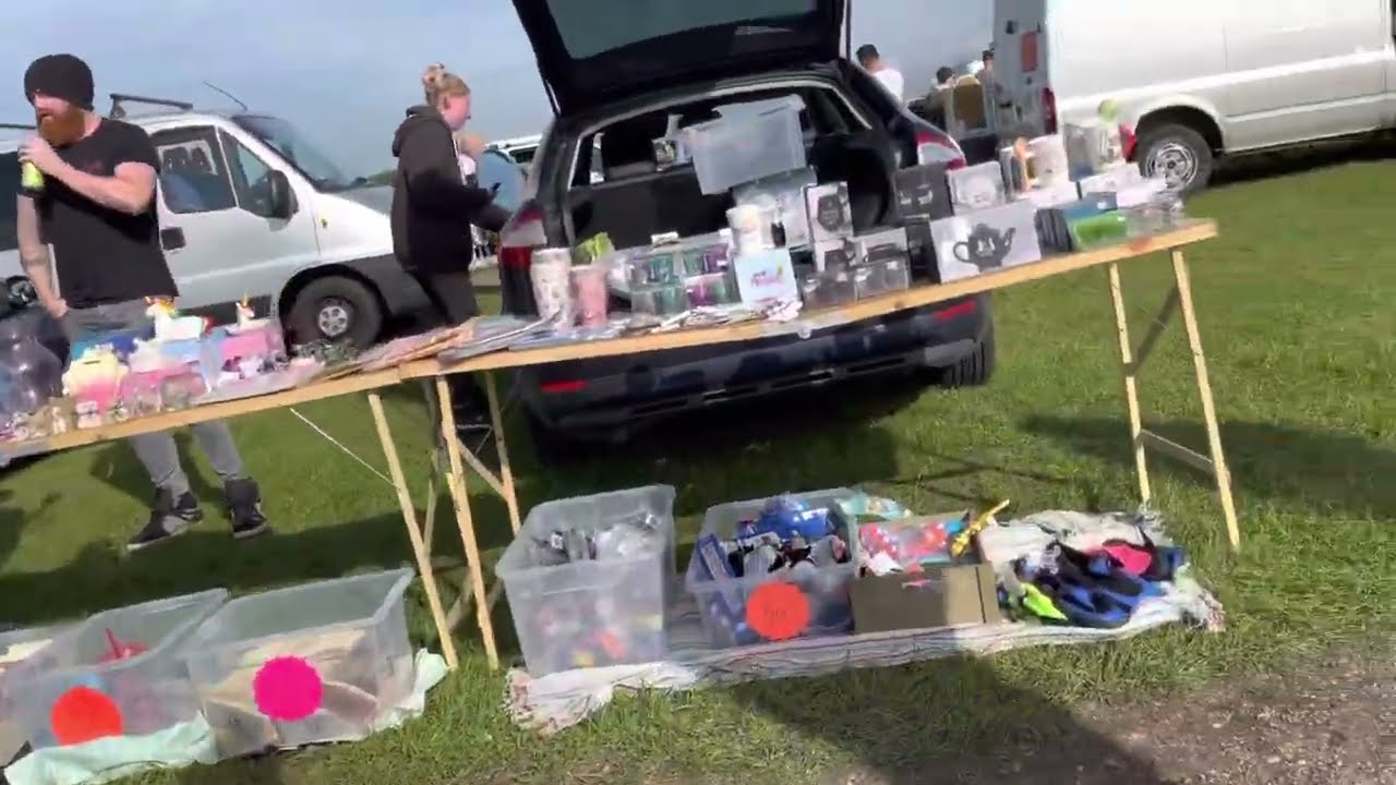 Sunday car boot sale in Wimborne Dorset Uk 🇬🇧 .