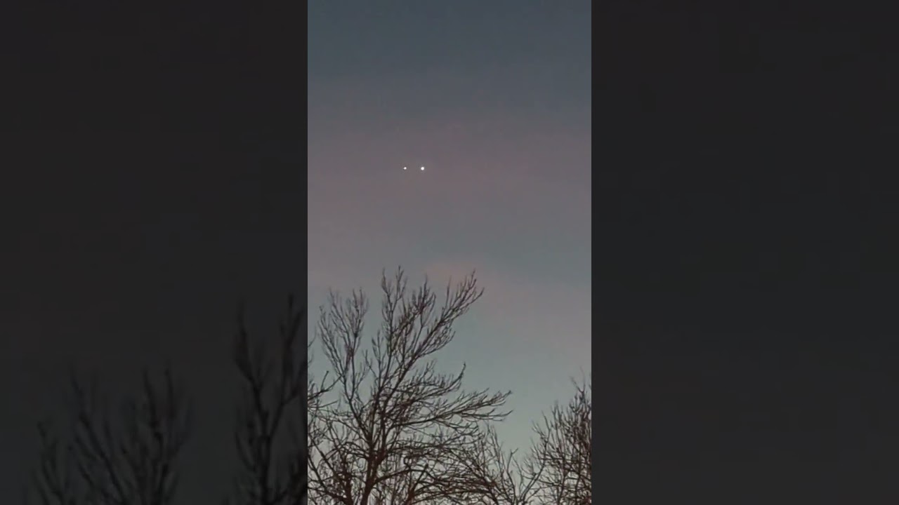 ustedes que dicen que son 2 estrellas  juntas o ovnis