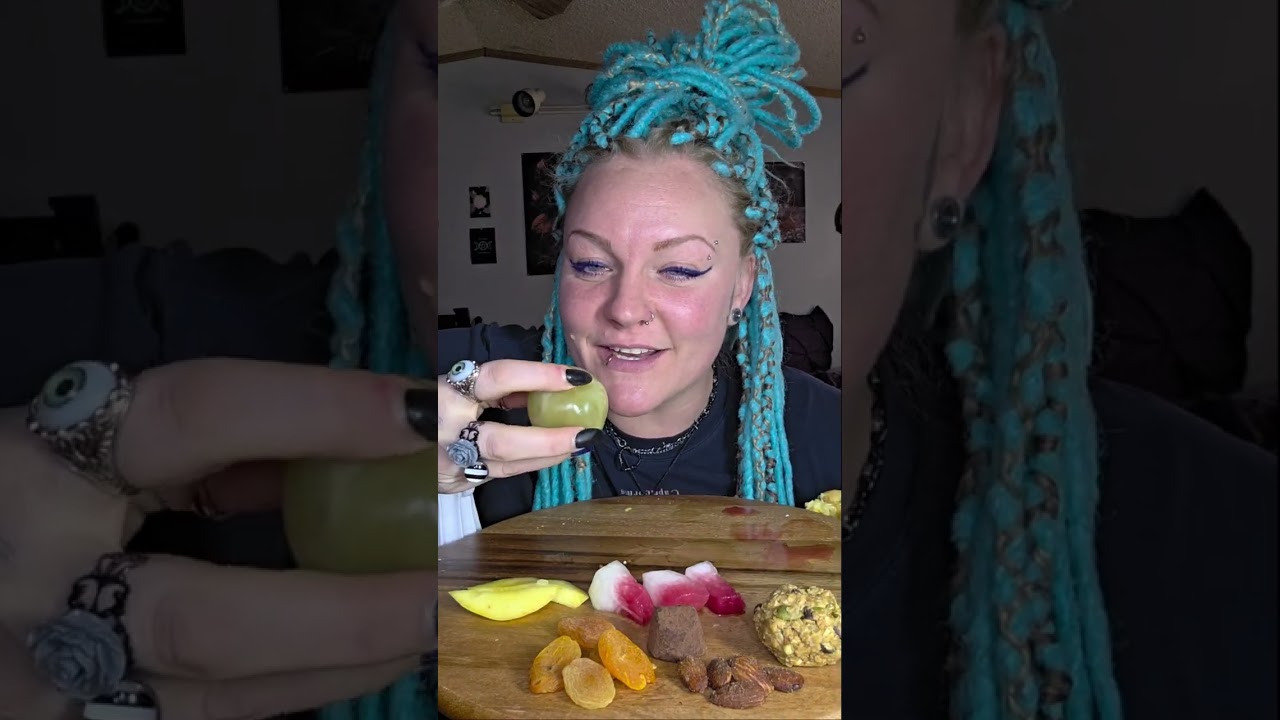 Snackplate #snackplate #Mukbang #eatingsounds #eatingasmr #girldinner #asmr #chewingsounds #potato 
