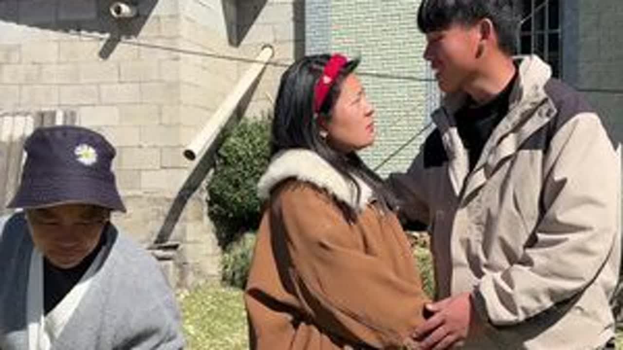 阿波今天要回家了，我有点舍不得临走之前他带我去买了好多我最近喜欢吃的零食#我的乡村生活 #抖音商城年货节 #便宜好吃的零食