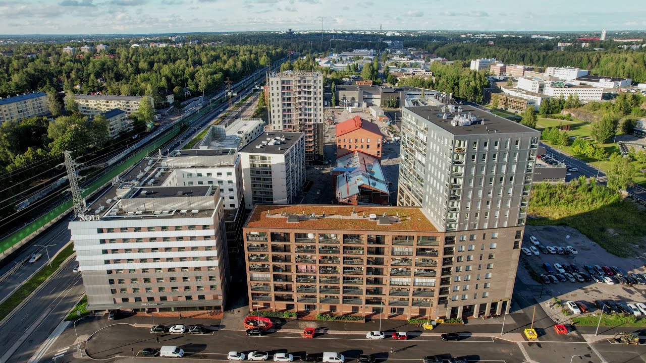 Helsinki Herttoniemi Hertsi, Läkkiseppä, Heka Towers and Hertsi Shopping Centre, August 2023