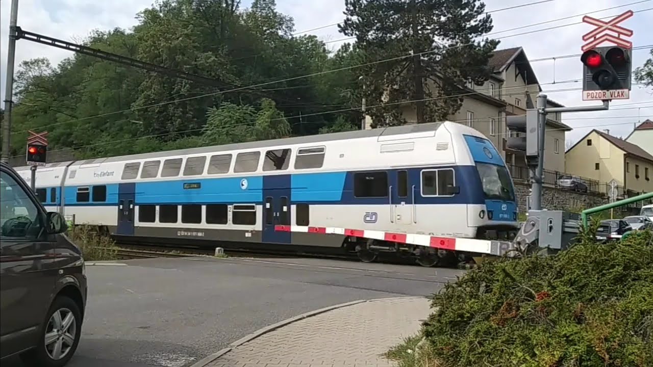 železniční přejezd (AŽD 71) Praha-Velká Chuchle - 1.8.2019 / Czech Railroad Crossing