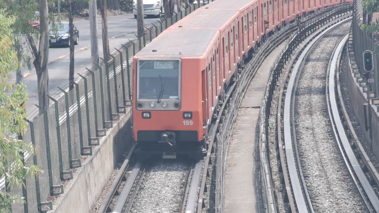 Trenes NM-79, NM-83, NE-92 y un MP-68 de Línea B en la Línea 3 del Metro CDMX.