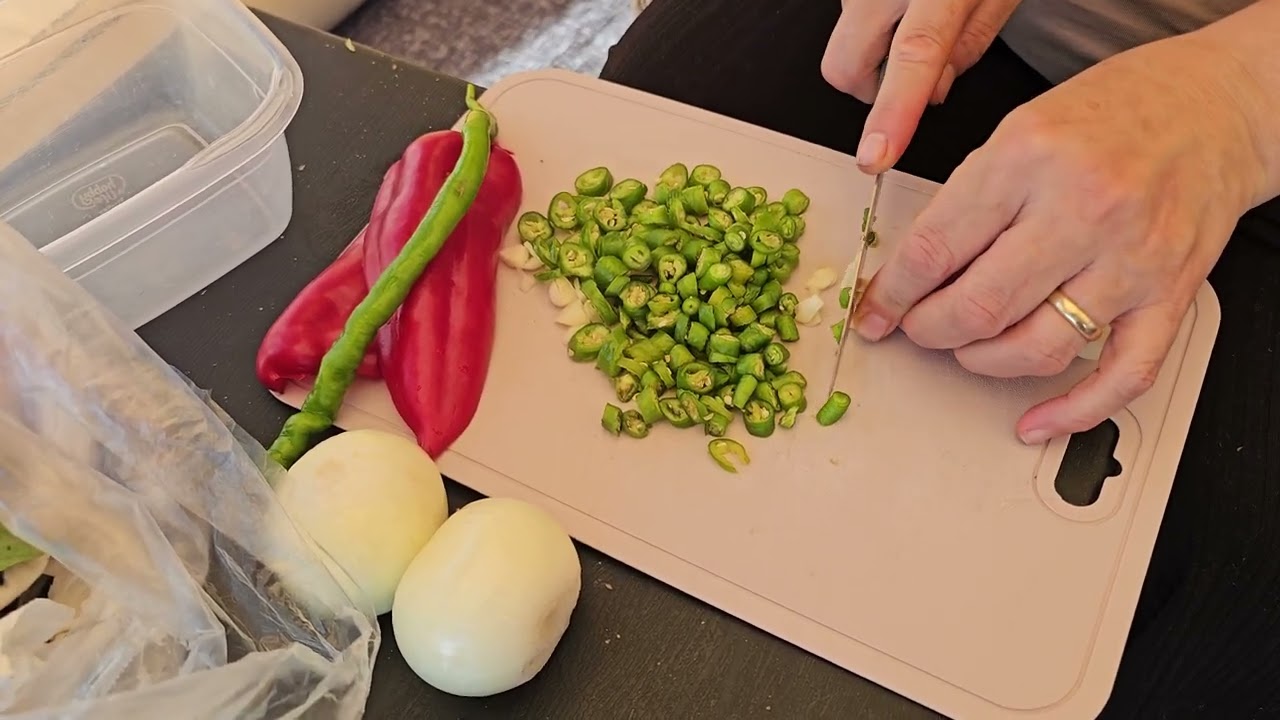 YEMEK ICIN HAZIRLIKLAR DEVAM 