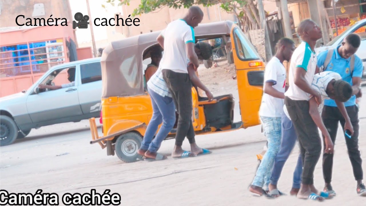 Caméra cachée Mauritanie 🇲🇷 (Faire semblent de coincé) sans même parler 😅😅 #Touk_Touk