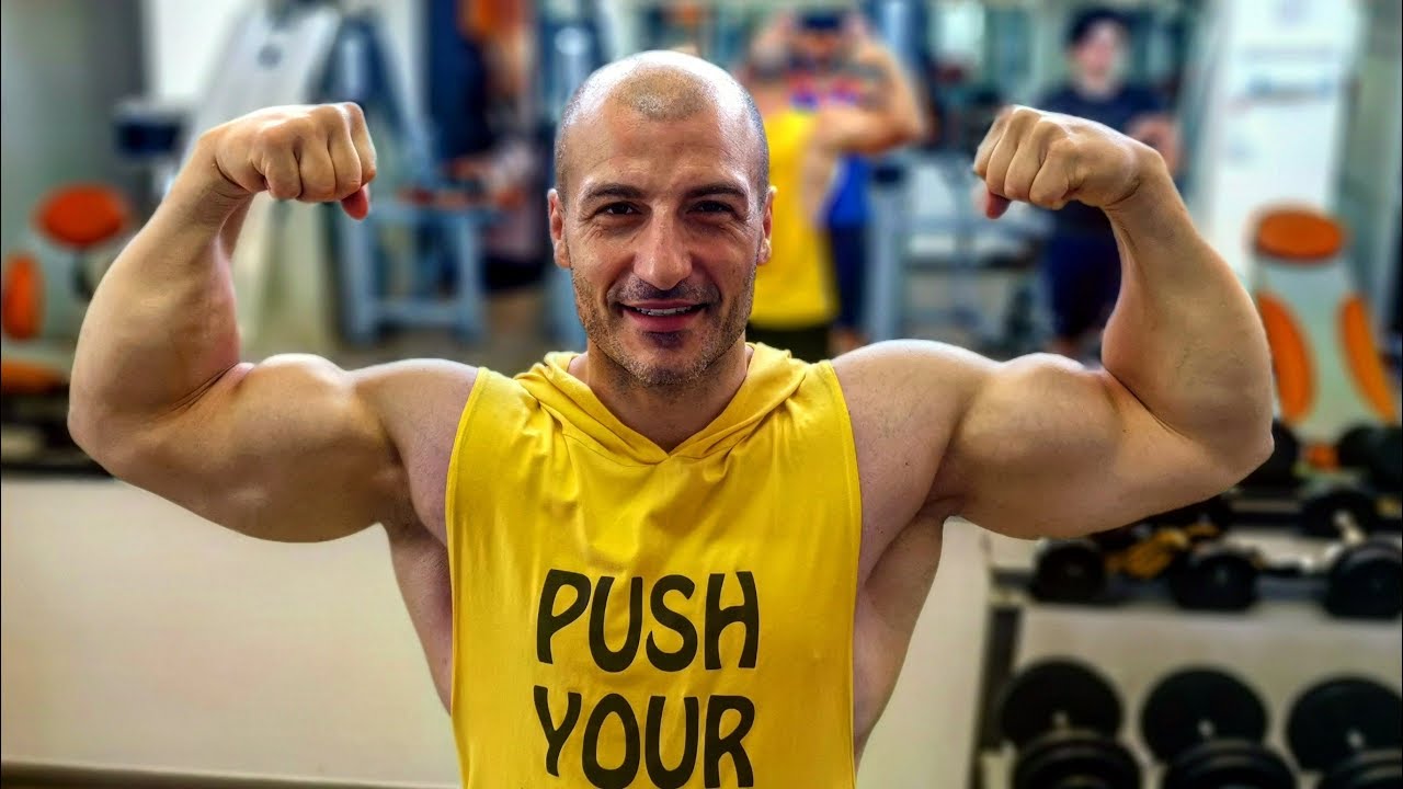 Bicipiti grossi e definiti - Allenamento completo