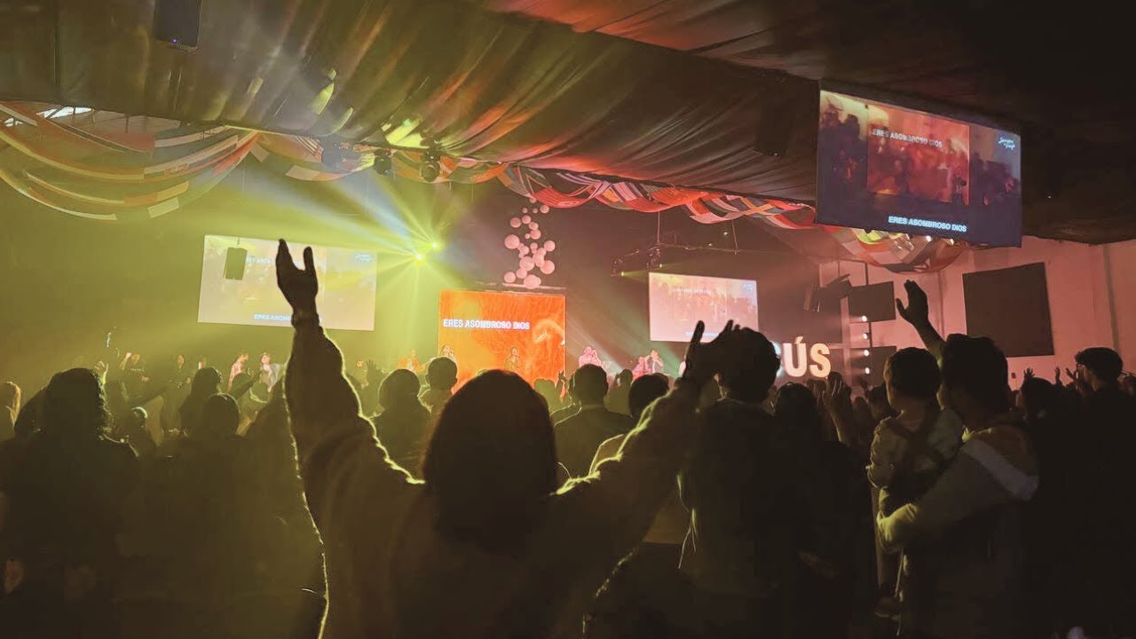 Ven Ahora/Me Viene a Buscar/Sin Distracción/Ven Con Fuego | Semillas Band EN VIVO