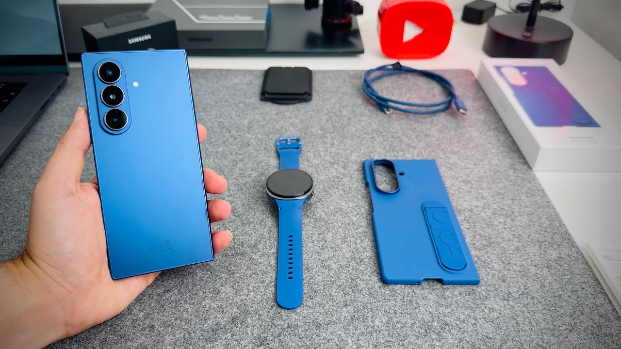 Samsung Galaxy Z Fold 7 Silicone Case Blau & Galaxy Watch 8 Sport Band Blau