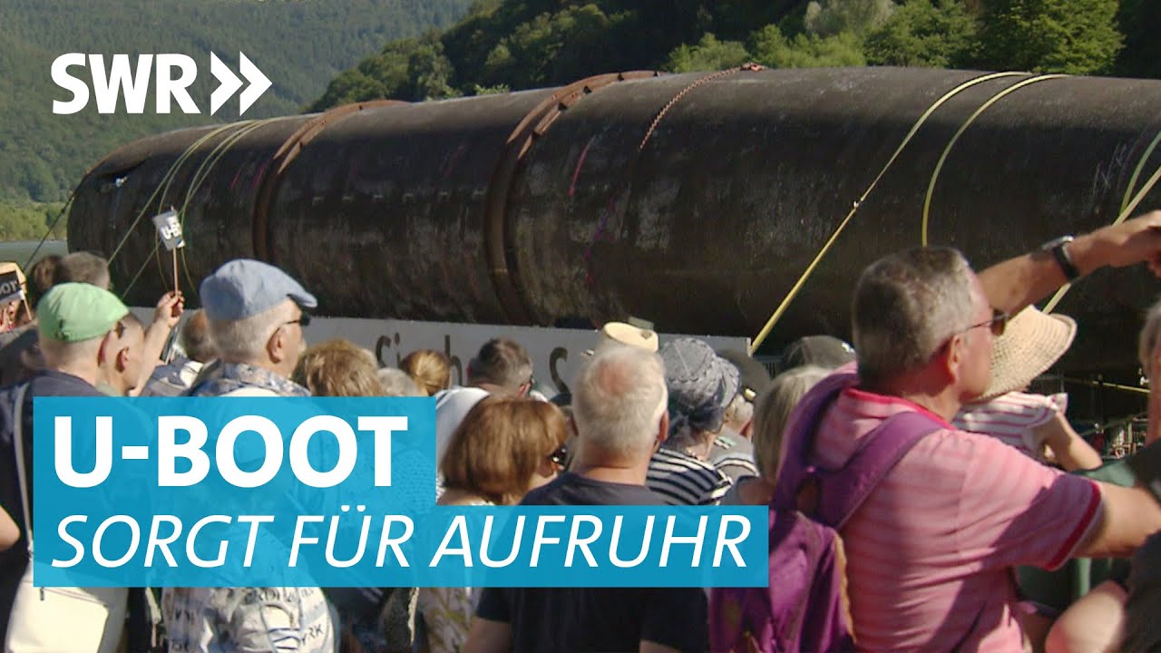 U-Boot U 17 wird auf dem Neckar zum Technikmuseum Sinsheim transportiert