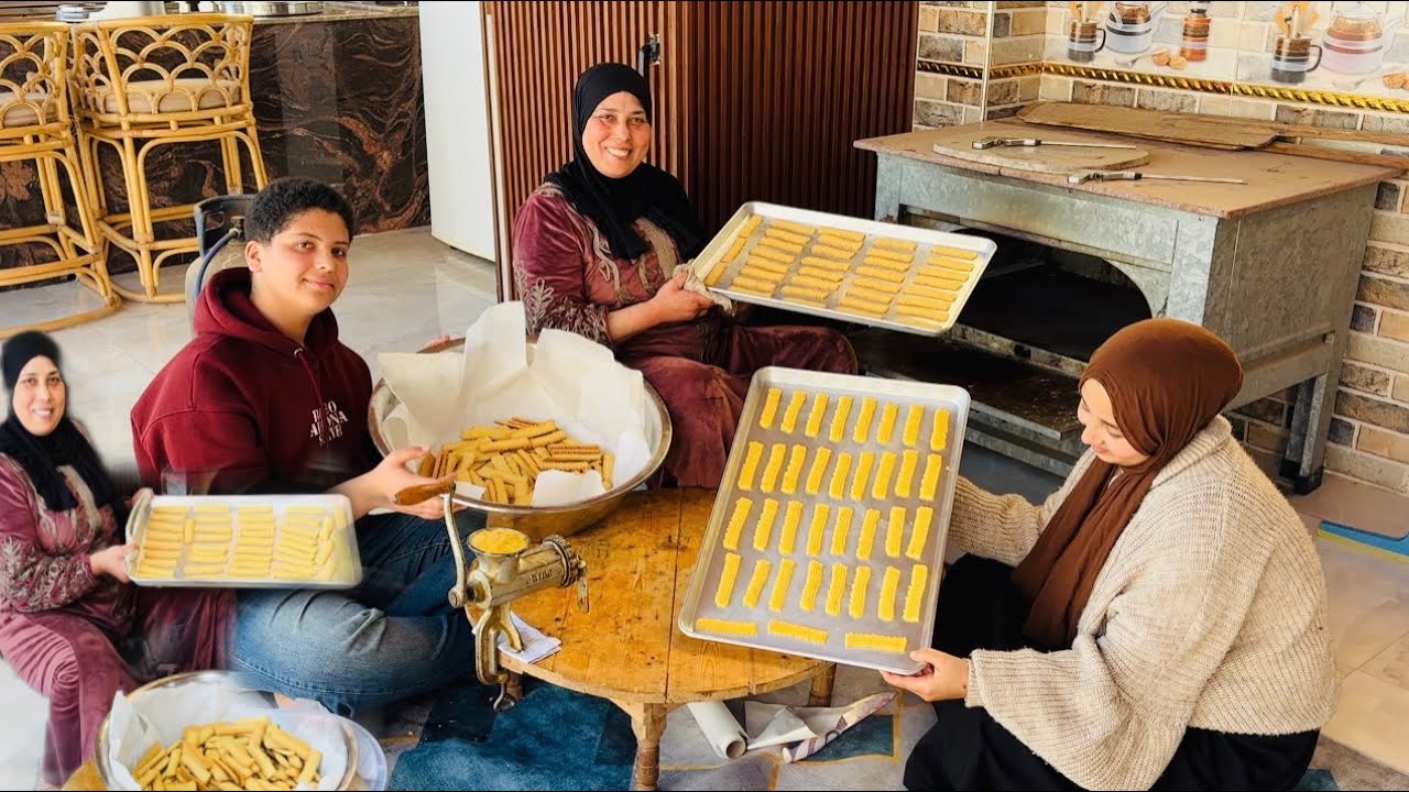 لميت بنات العيله واحتفلنا بالعجان الجديد وعملنا احلى بسكويت بالبرتقال للعيد. نواعم العيد ناعم وذبده👌