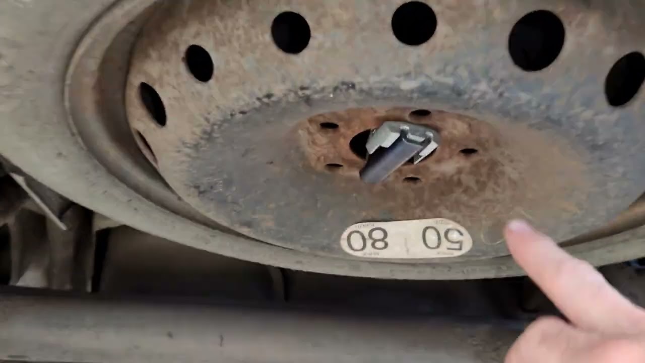 Замена держателя запасного колеса Renault Grand Scenic Mk3.