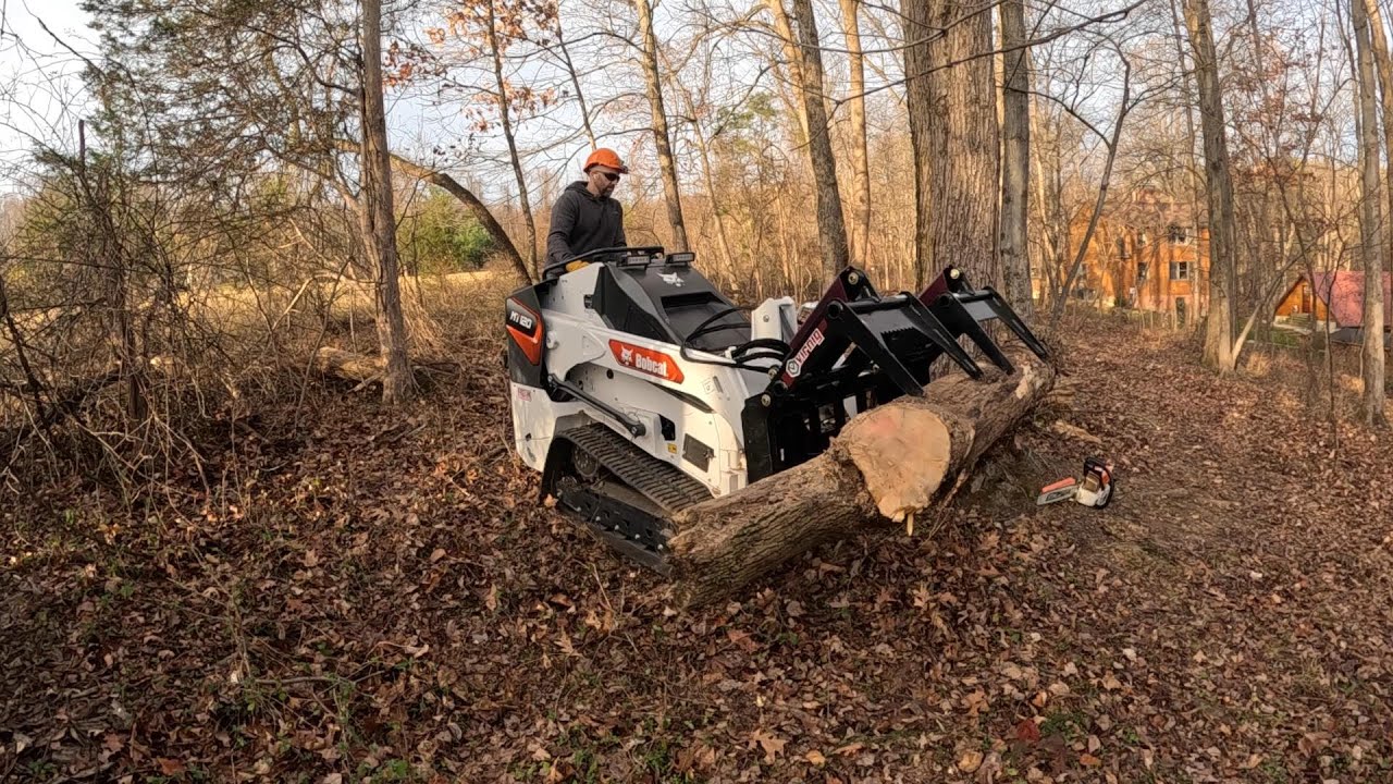 Легкая уборка щеткой с помощью Bobcat MT120!!!