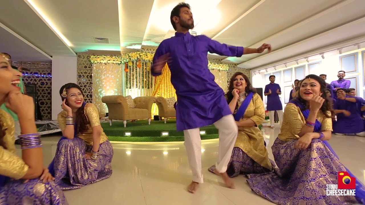 Shama & Sharfaraz Hould Dance