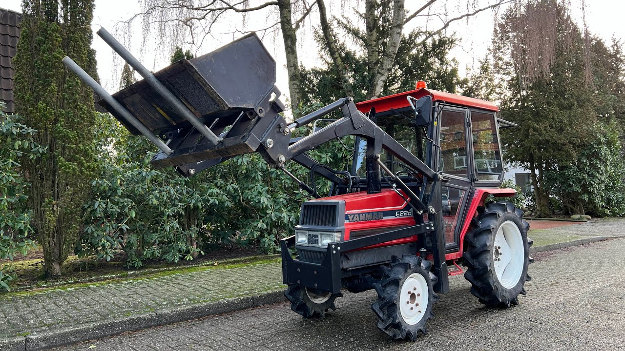 Yanmar F22 Kleintraktor mit Schaufel, Palettengabel und Ballenspieß