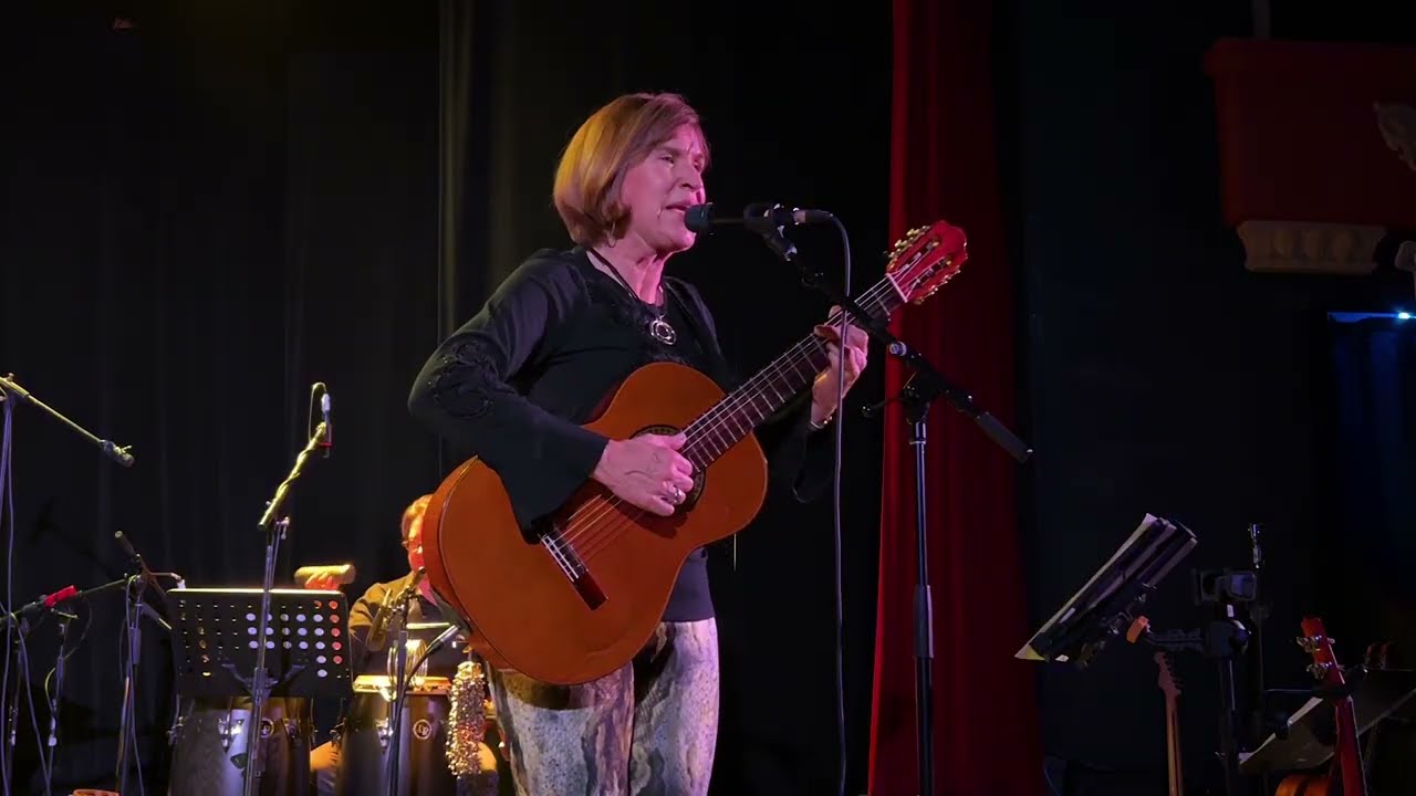 Ela é Carioca by A.C. Jobim & Vinicius de Moraes - Performed by Téka