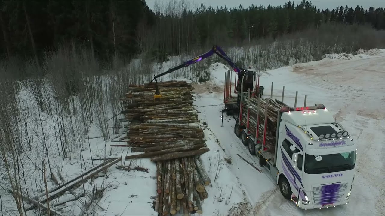 Volvo 750 unloading energy wood
