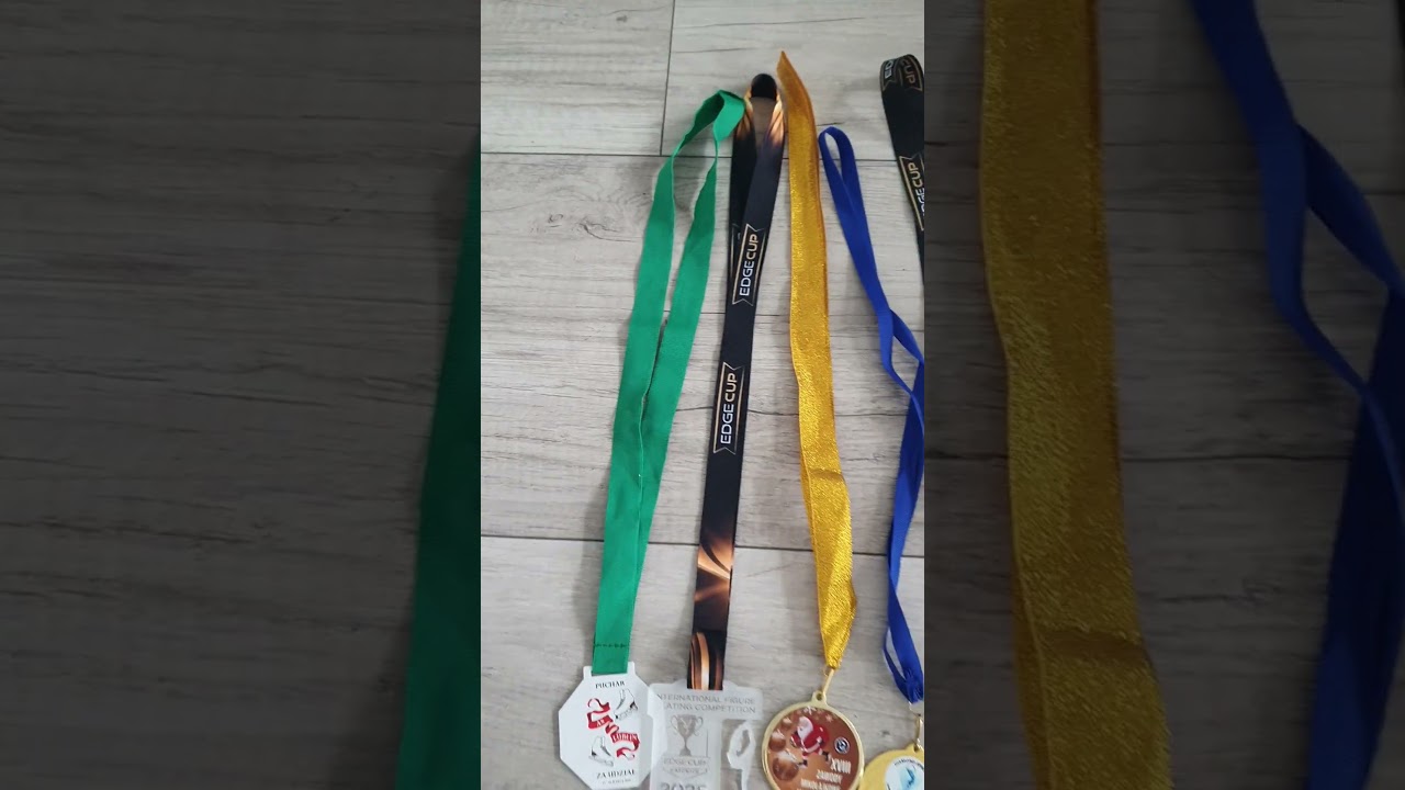 moje medale i statuetka