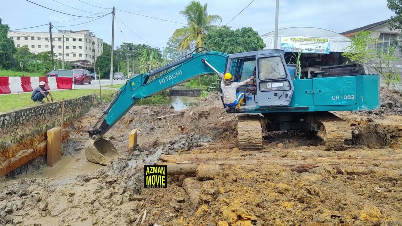 EXCAVATOR HITACHI UH083 TAK LEKAT LAPIK BATANG NYOK