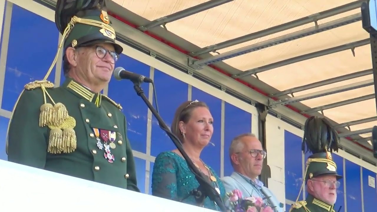Bondsfeest Schutterij St. Joseph Stein 2024: Binnenkomen van de verschillende schutterijen.
