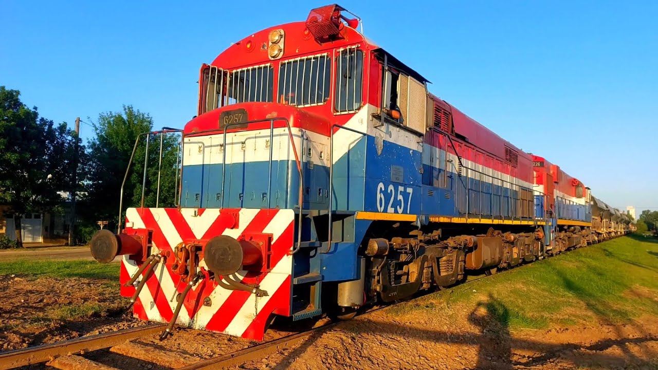 [4K] Tren vacio de NCA pasando por Marcos Juárez rumbo al oeste antes del atardecer!!!!!!