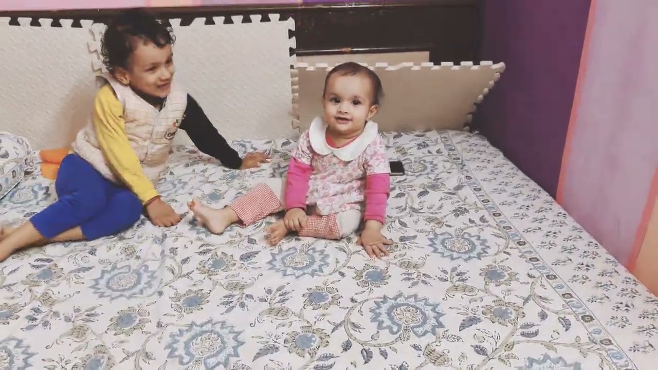 Siya playing with her younger sister on 27th October 2025 at Panchsheel Hynish
