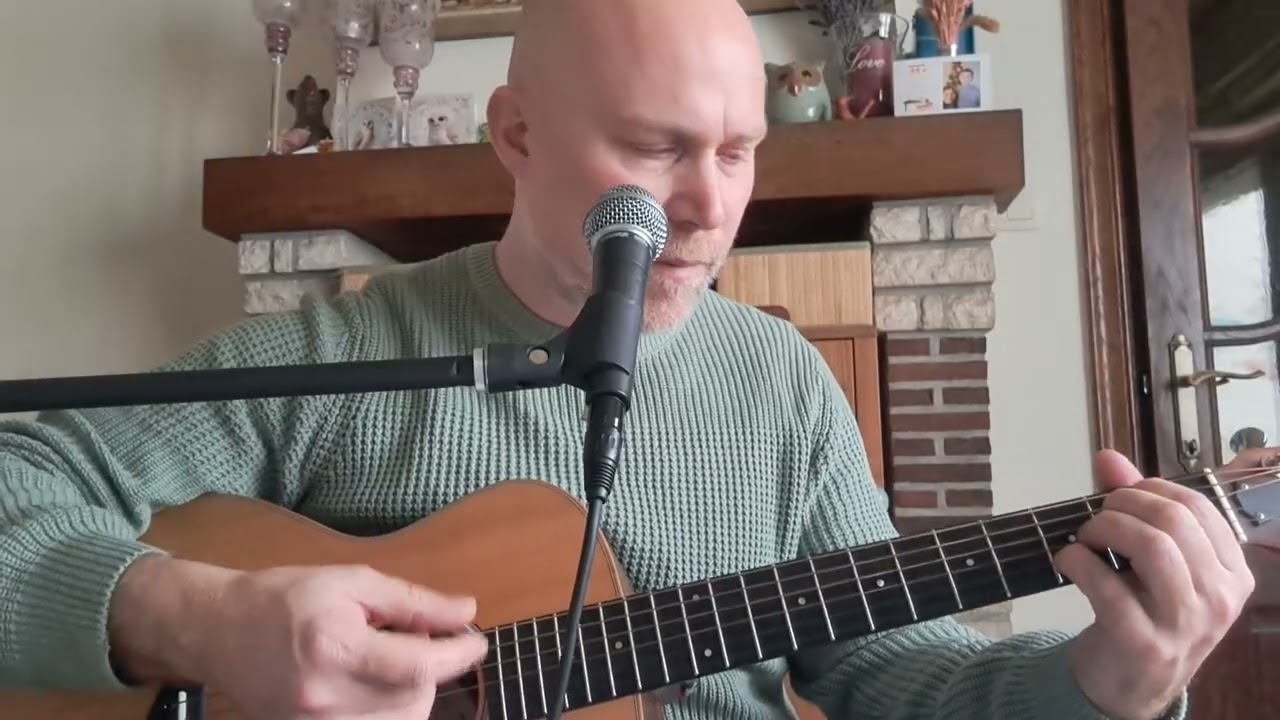 Universally speaking. Red Hot Chilli Peppers acoustic cover 