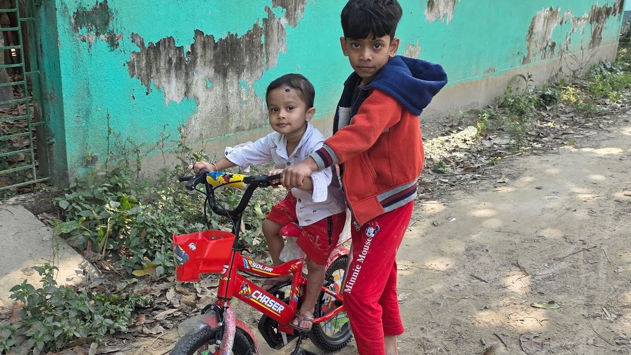 সকালবেলার মজা: আরিজের সাইকেল রাইড 