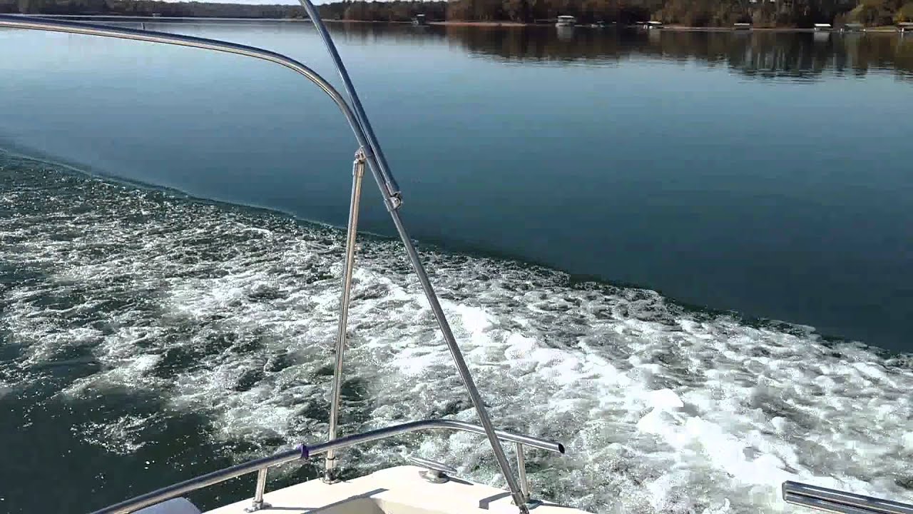 1969 35' Chris Craft Commander underway on Lake Ha