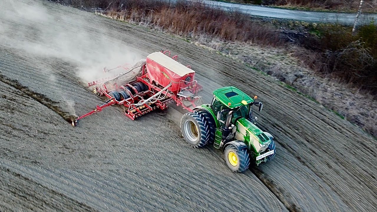 John Deere 6215r with Väderstad Spirit 600c