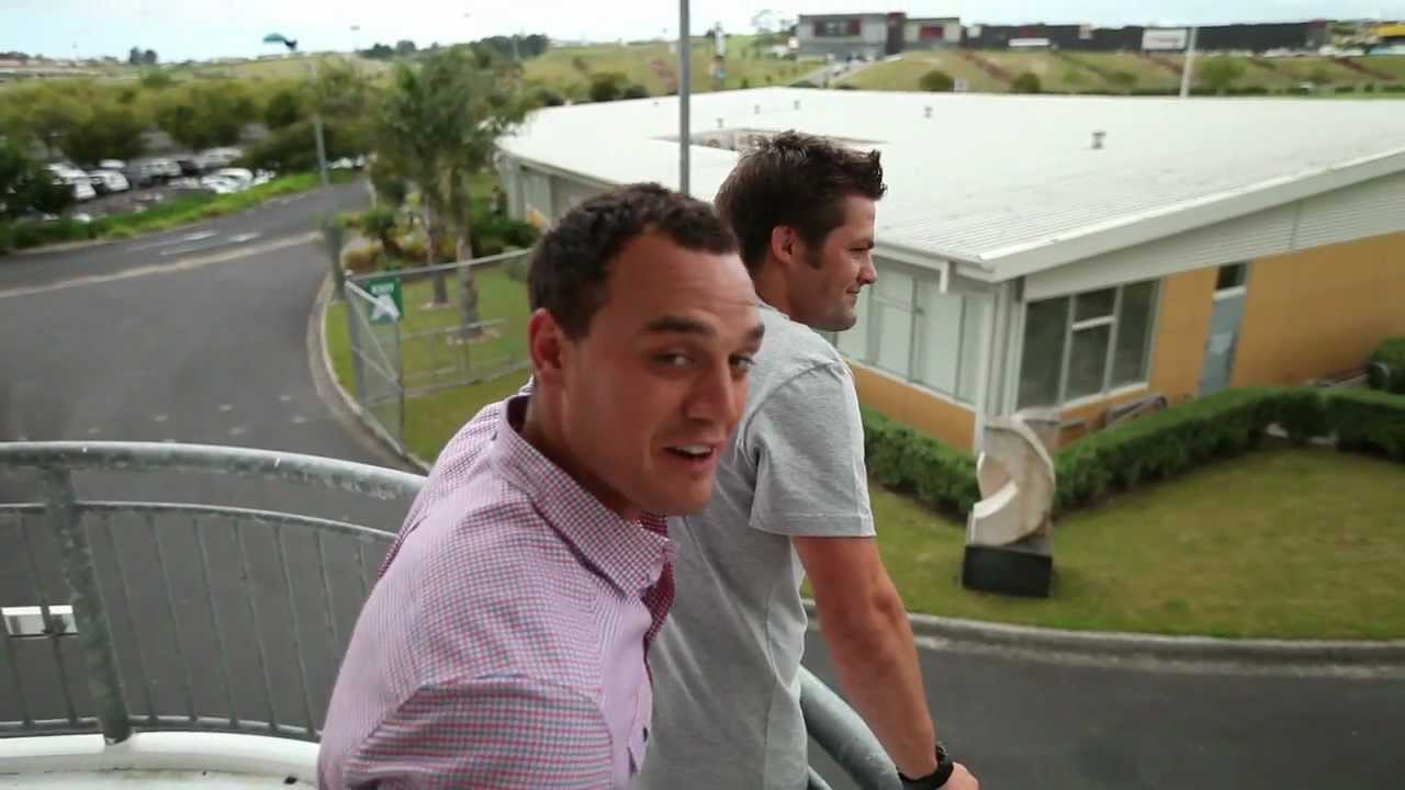 McCaw Vs Dagg - Paper Planes