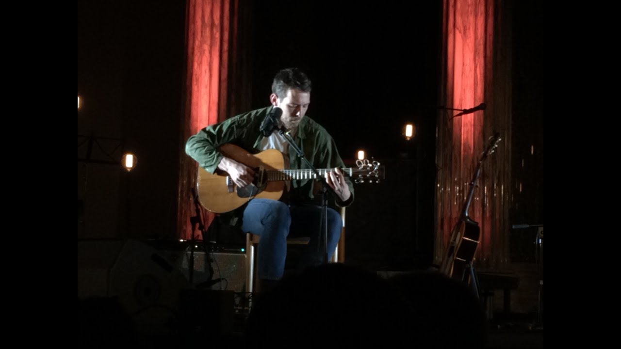 Robin Pecknold playing 