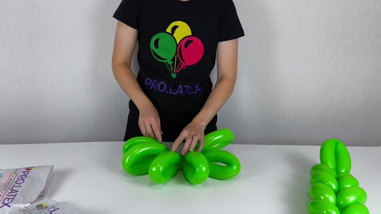 How to make Balloon Leaves 🍃 | Balloon Twisting Tutorial