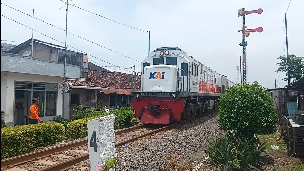 Ka Sri Tanjung Berangkat dari stasiun Pasuruan 