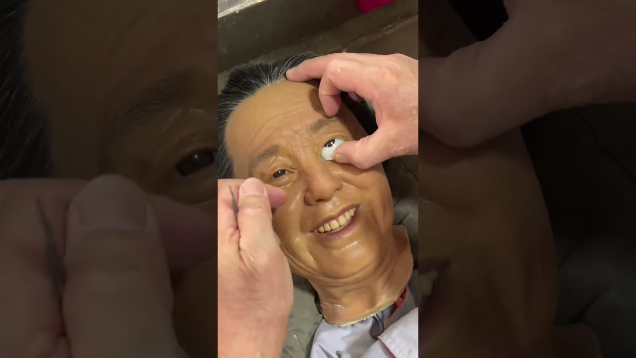 Install false eyes on elderly wax figure #Medical props #Silicone figure #Needle insertion