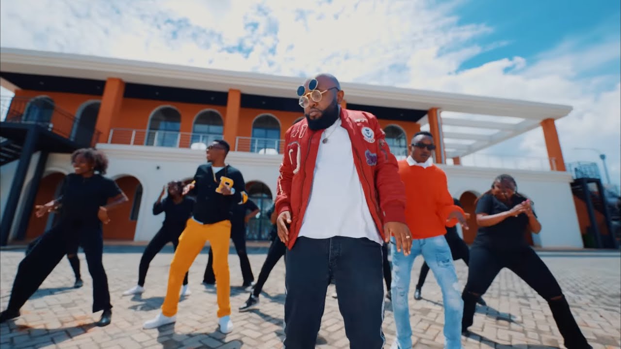 Moji Shortbabaa - Mafinyo (feat. Garvey Royal & Desito) [Official Video]