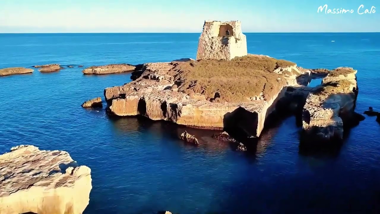 Roca, Salento, vista dall'alto della Torre, del parco archeologico e della Grotta della Poesia.